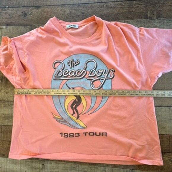 Daydreamer Beach Boys 1983 Boyfriend Band Tee Pink Short Sleeves One Size - Picture 4 of 9